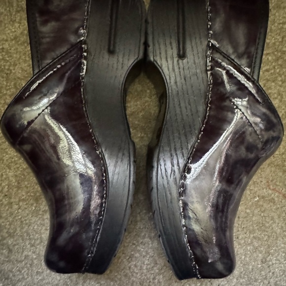 Women’s Dansko Dark blue patterned leather clogs.  Women’s size 36/6 - Picture 9 of 9